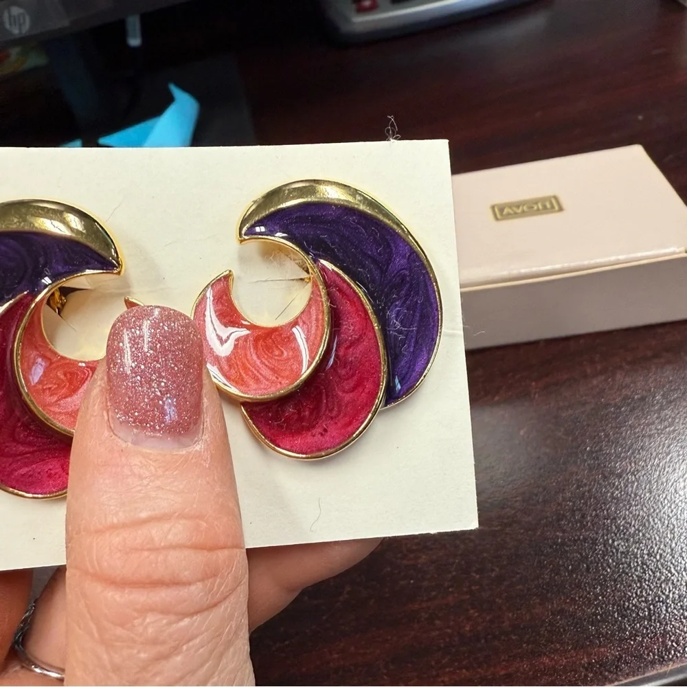 Avon “Swirl of color” Purple and Red Swirl clip Earrings NIB 1991 vintage
